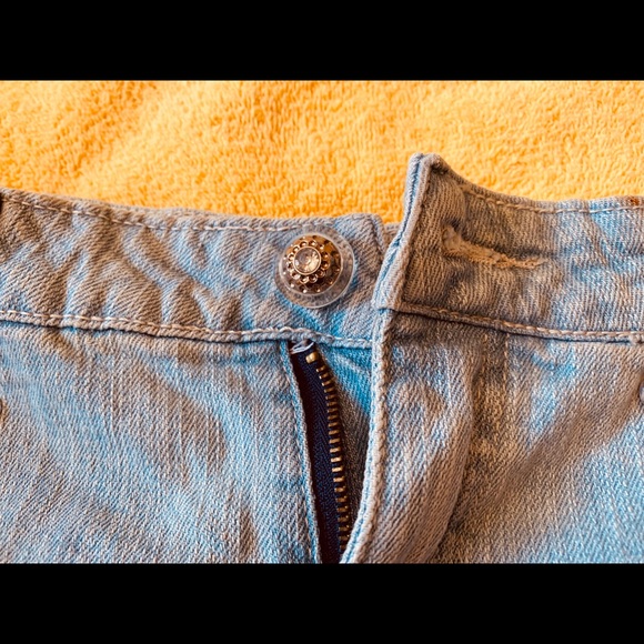 Denim shorts. - Picture 2 of 5